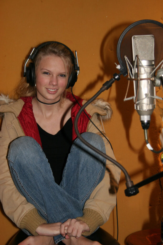 Taylor Swift recording her self-titled debut album (TAS Rights Management, 2006)