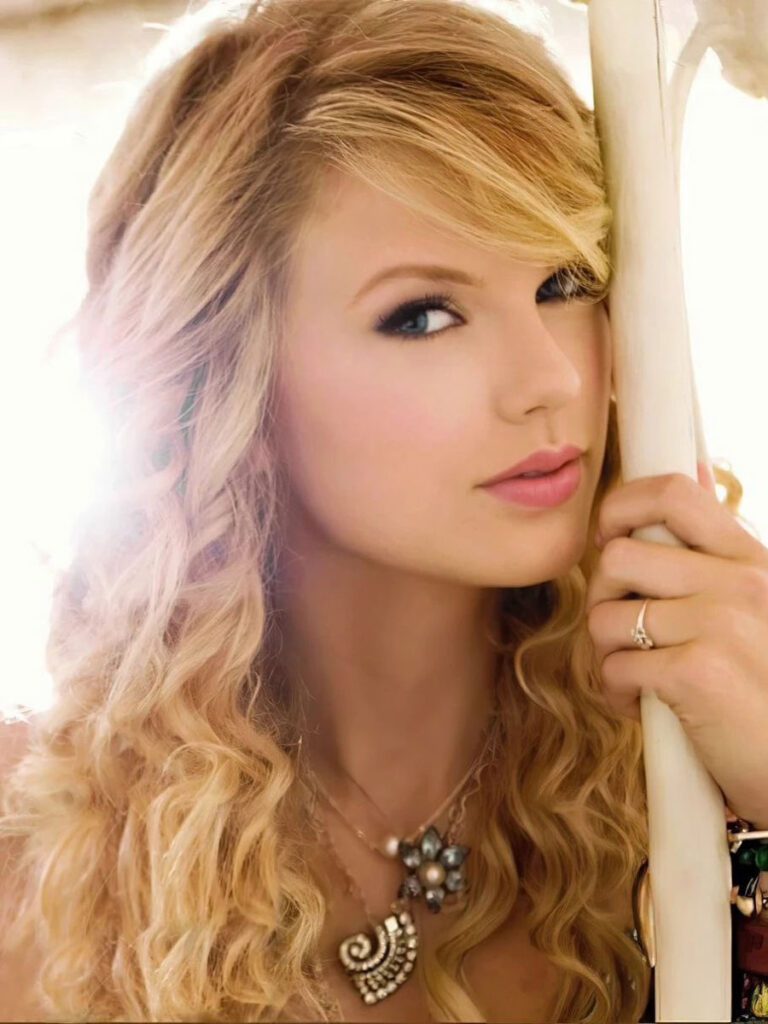Taylor Swift for Fearless (Joseph Anthony Baker, 2008)